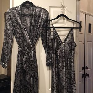 2 piece satin robe and nightgown NWOT